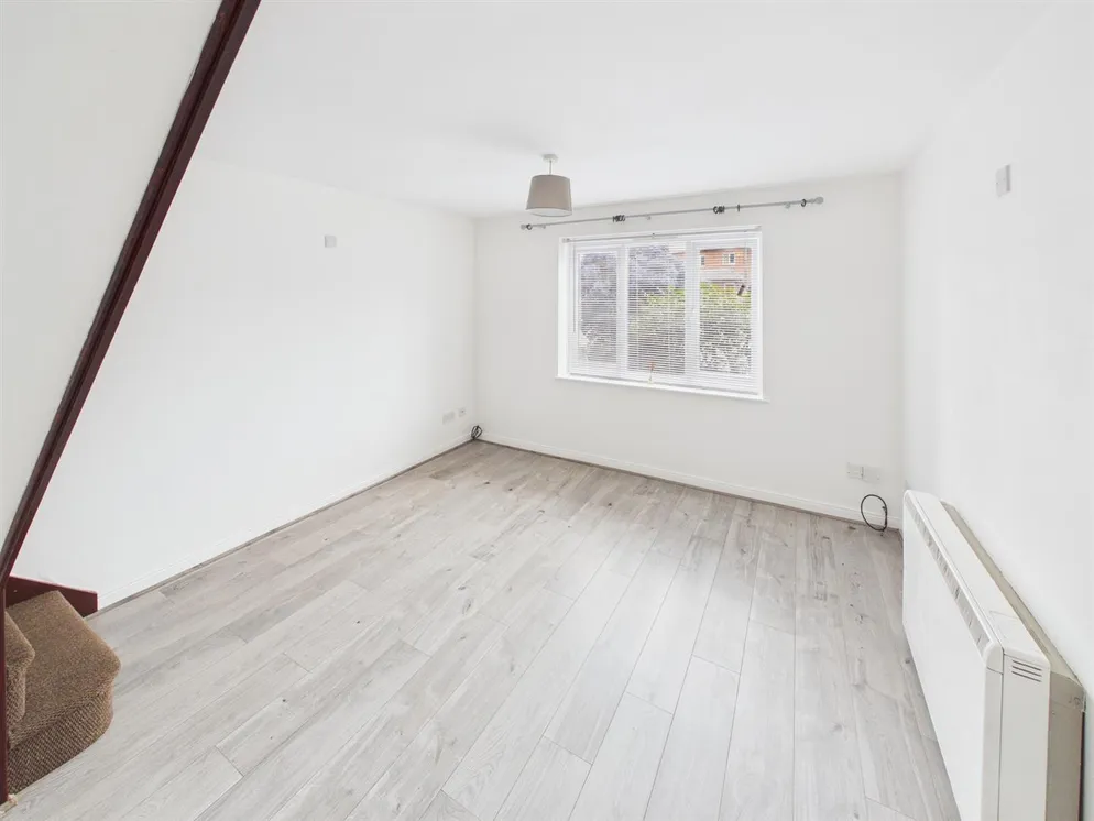 Flat Saddlers Close in Charnwood