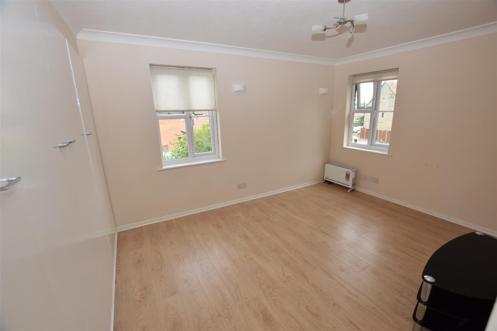 Flat Spencer Court in Chelmsford