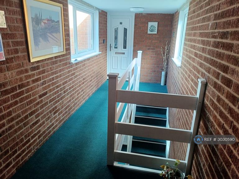 Flat Townfield Lane in Prenton