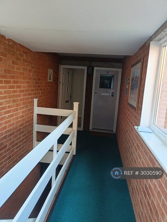 Flat Townfield Lane in Prenton