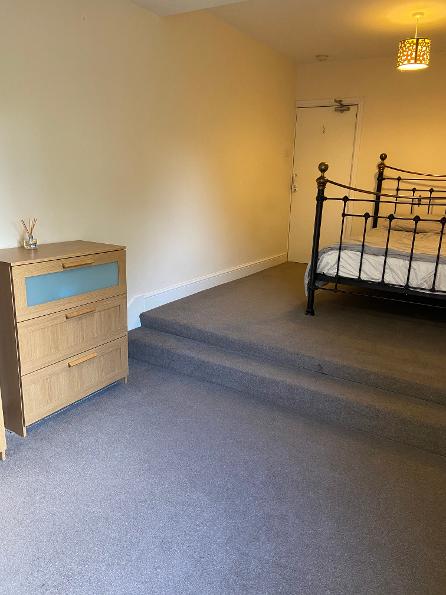 Room Mona Street in Nottingham