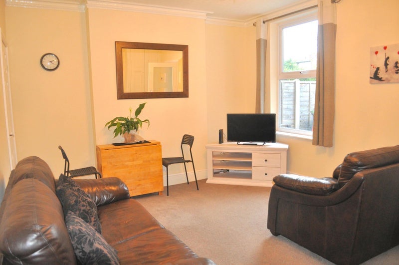 Room Mona Street in Nottingham
