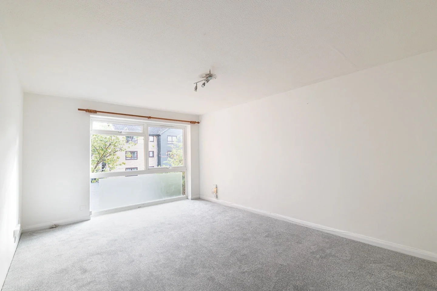 Flat Sycamore Grove in Greater London