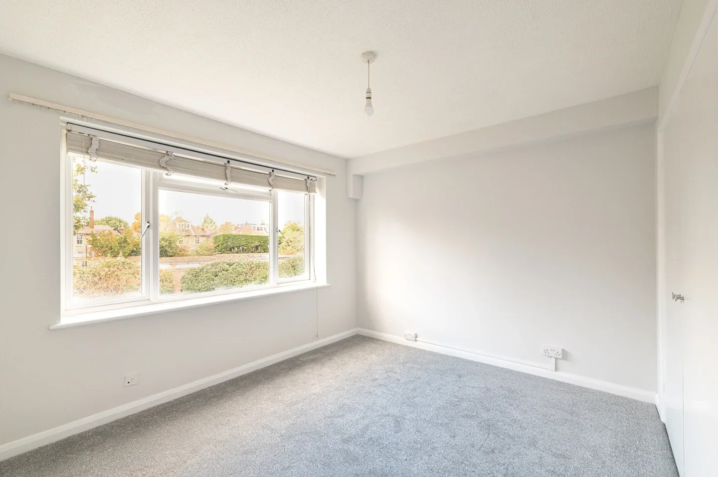 Flat Sycamore Grove in Greater London