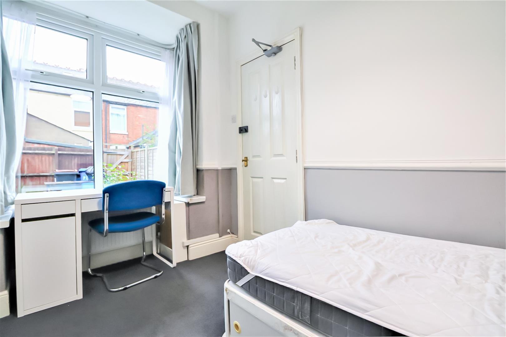 Room Daisy Road in Birmingham