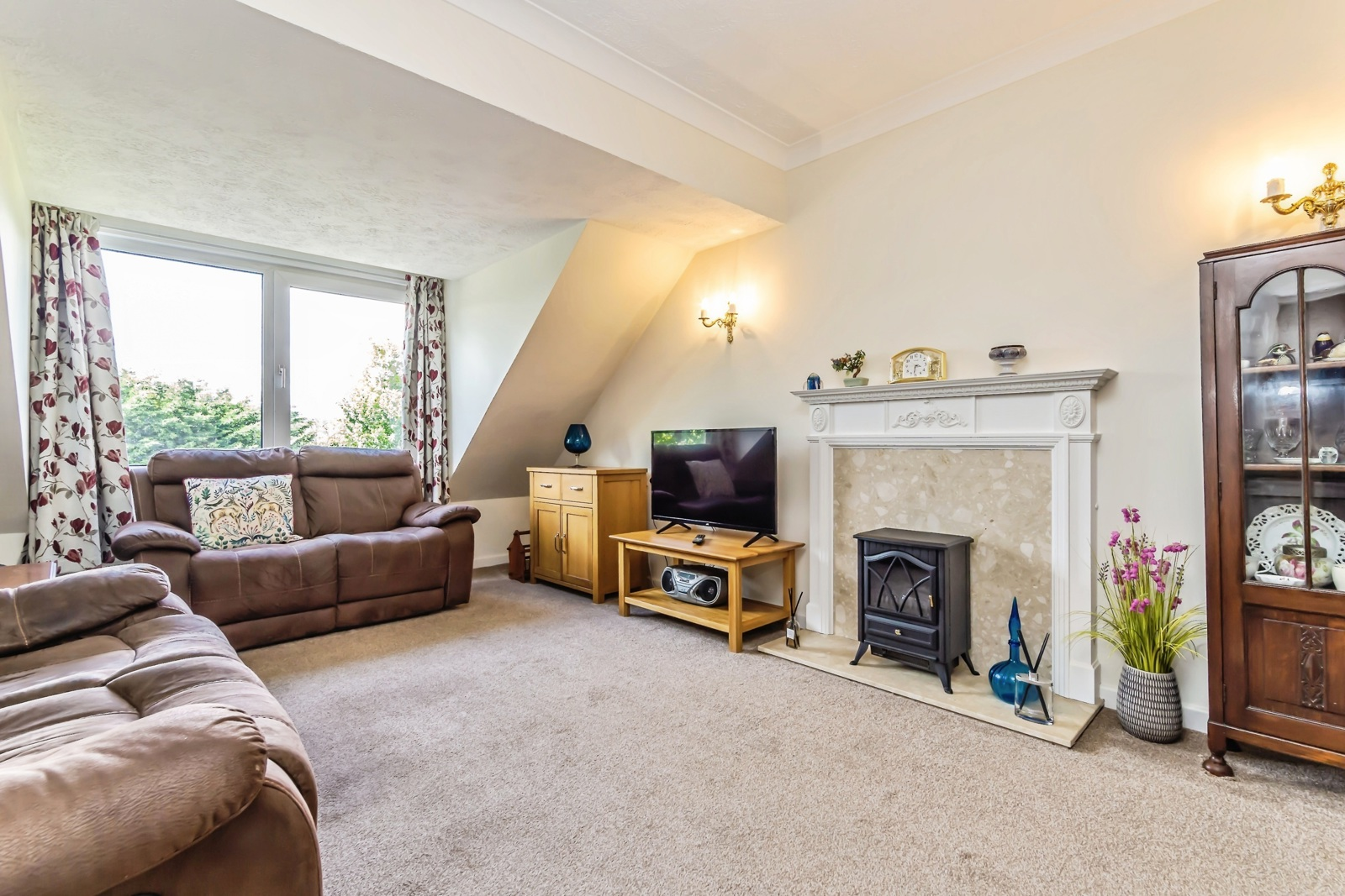 Flat Ladbroke Road in Reigate and Banstead