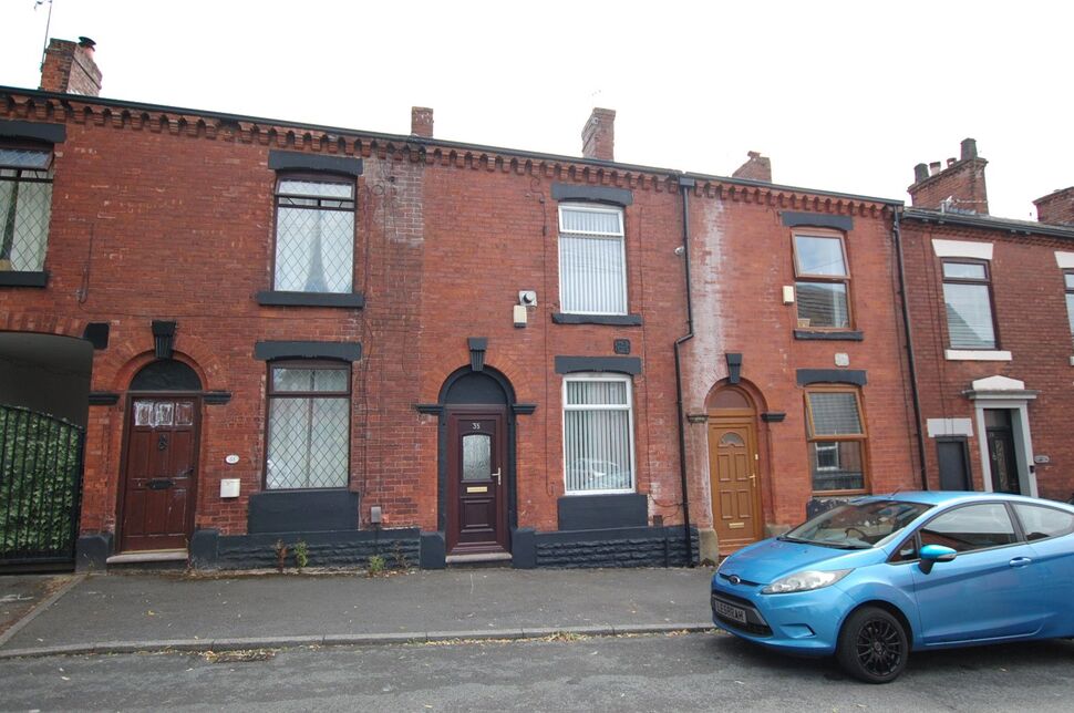 Flat Pickford Lane in Tameside