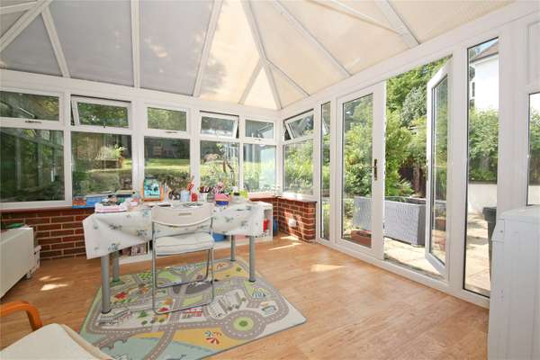 House Pinewood Avenue in Sevenoaks