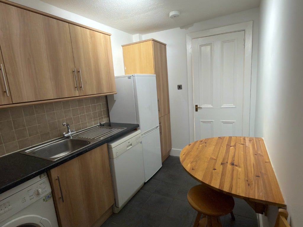 Flat Haymarket Terrace in City of Edinburgh