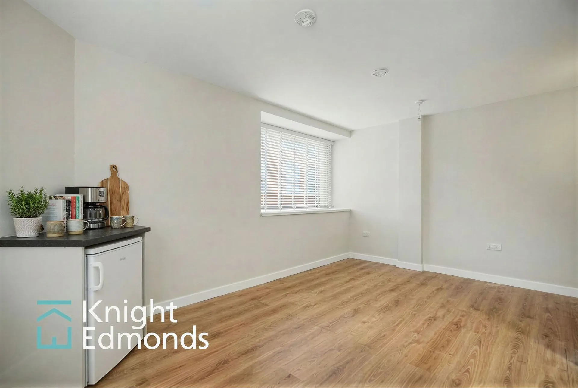 Flat Sittingbourne Road in Maidstone