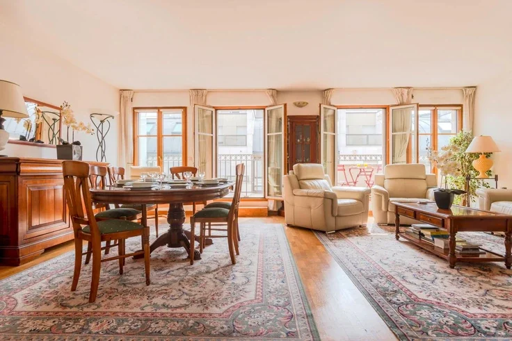 Flat Rue d'Arsonval in Paris