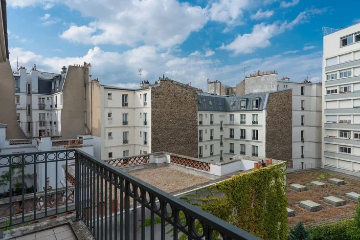 Flat Rue d'Arsonval in Paris