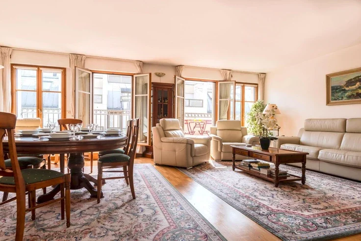 Flat Rue d'Arsonval in Paris