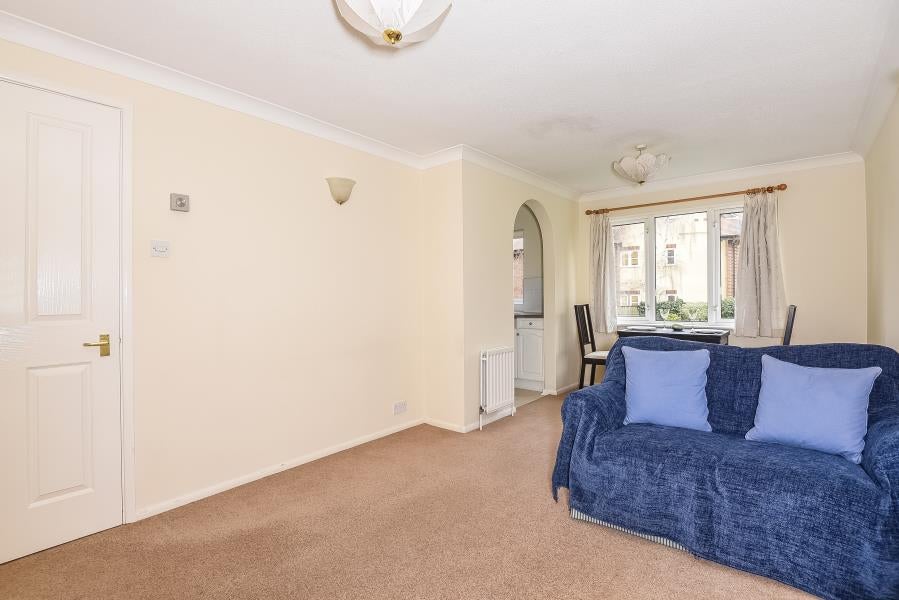 Flat Cherry Court in Greater London