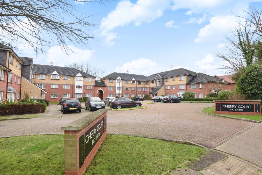 Flat Cherry Court in Greater London