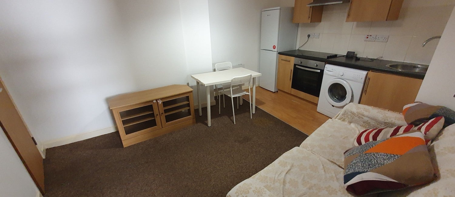 Flat West Luton Place in Cardiff