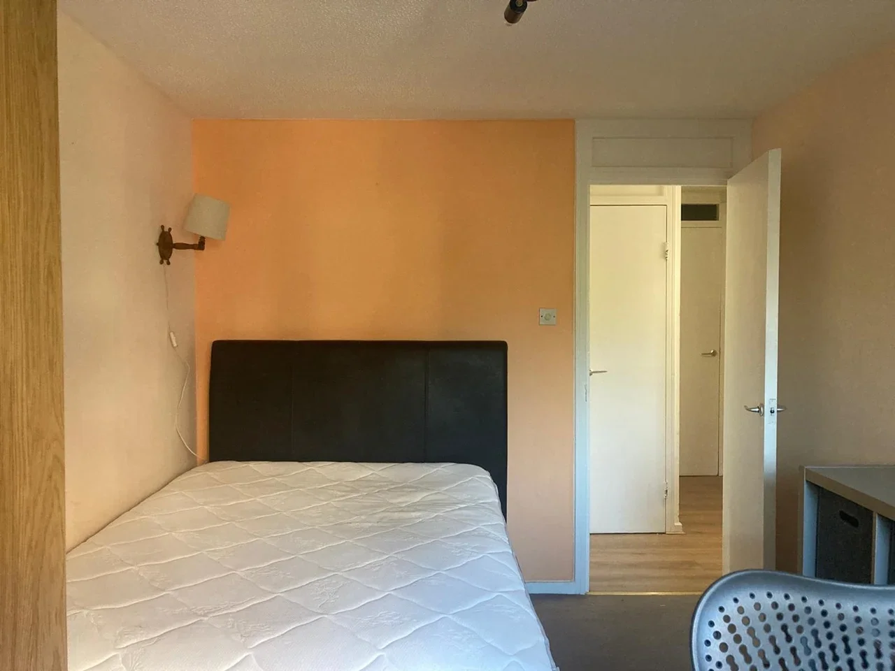 Room Pollitt Drive in City of Westminster