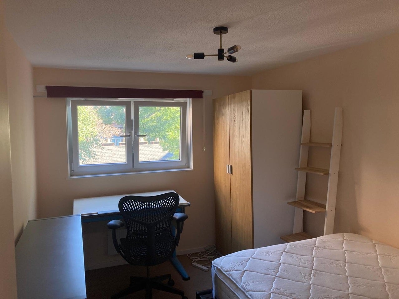 Room Pollitt Drive in City of Westminster