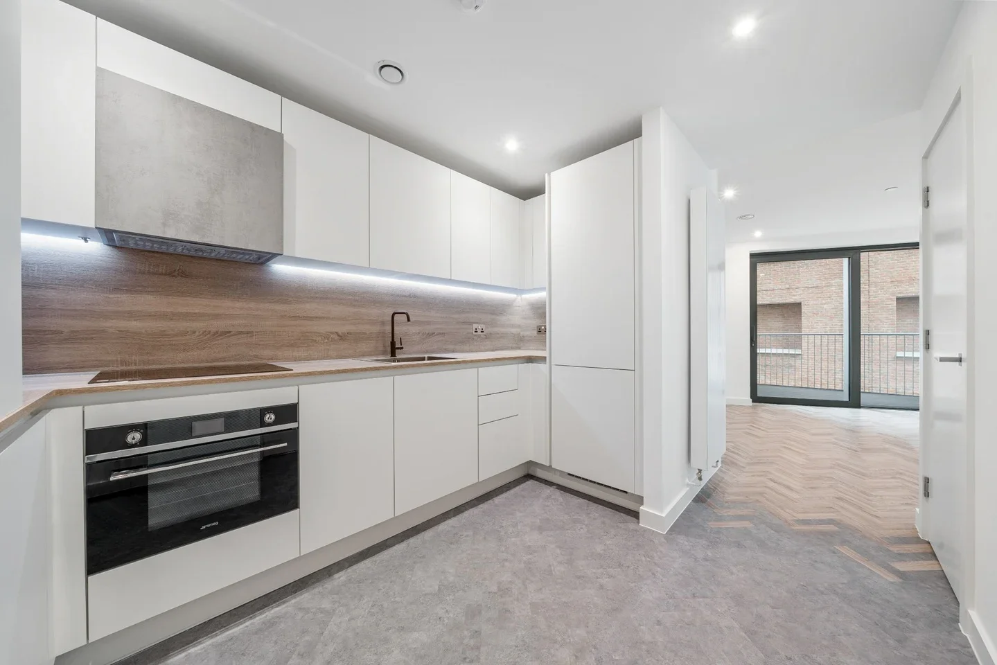 Flat Gillender Street in Greater London