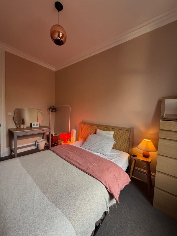 Flat Mowll Street in Greater London