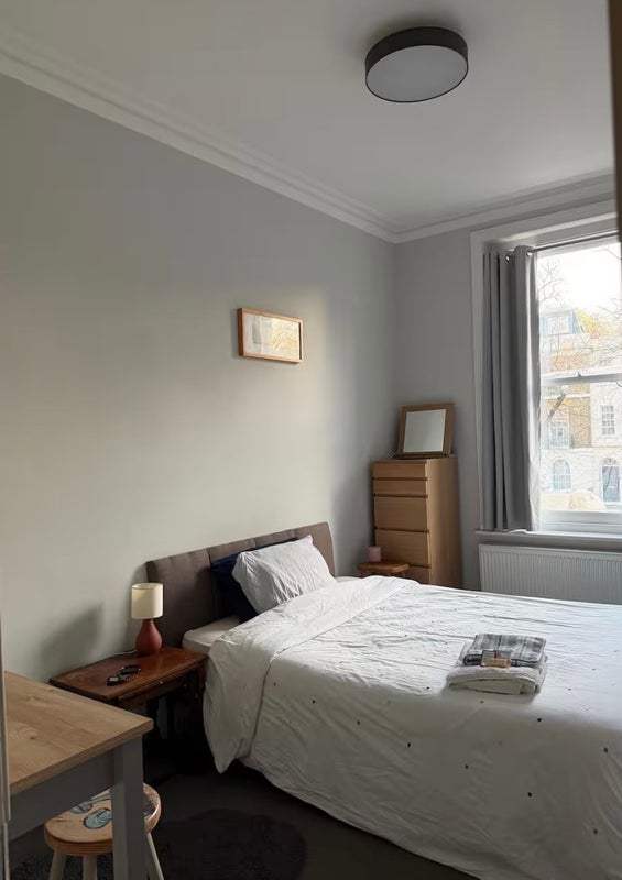 Room Mowll Street in Greater London
