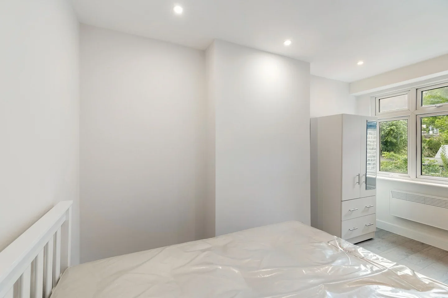 Flat Lansdowne Road in Greater London