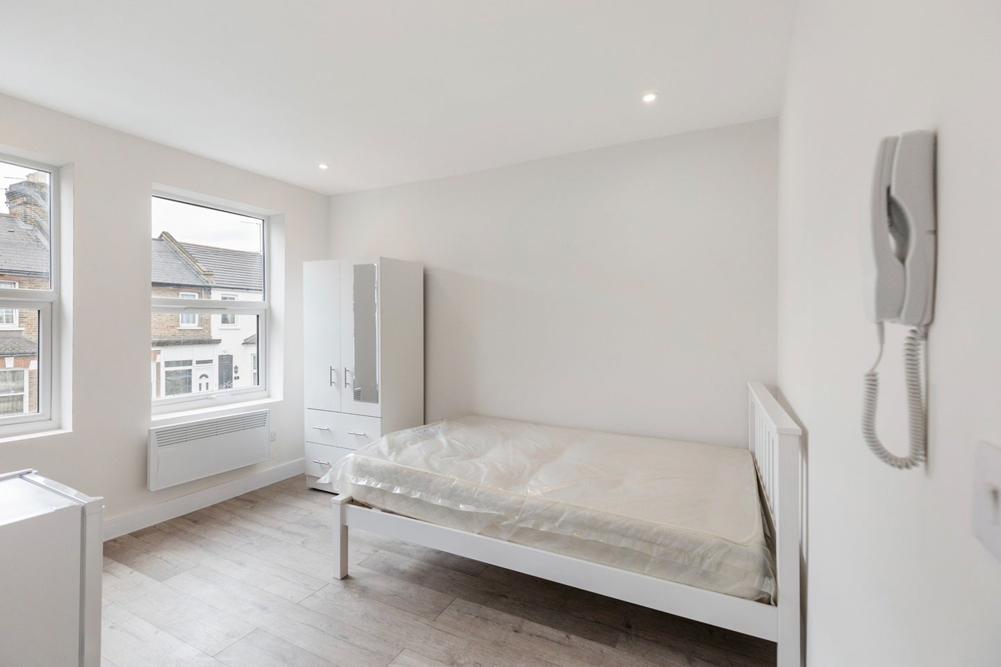 Flat Lansdowne Road in Greater London
