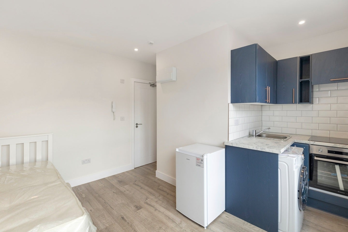Flat Lansdowne Road in Greater London