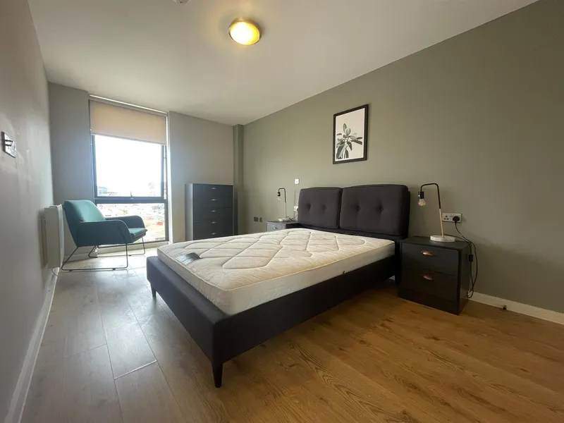 Flat Jesse Hartley Way in Liverpool