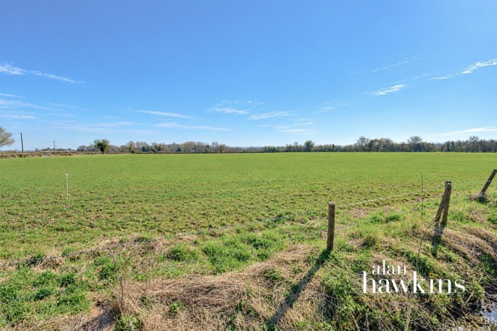 House Olivemead Lane in Dauntsey