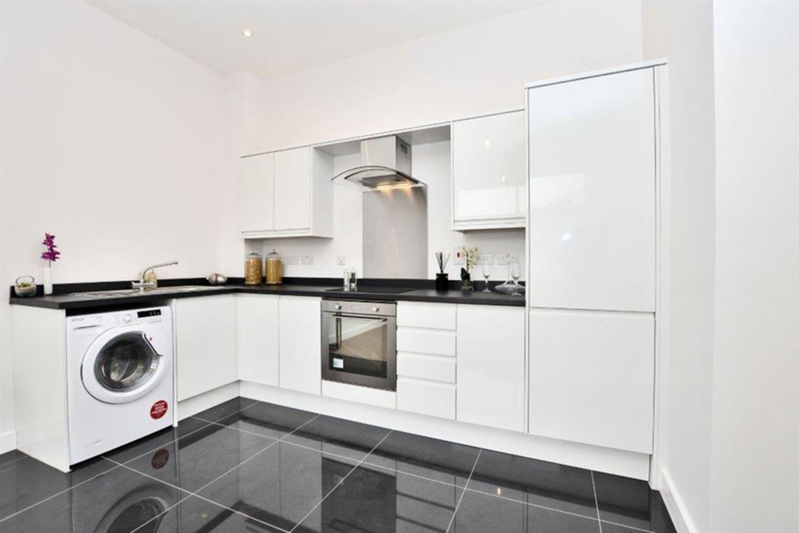 Flat Knoll Road in Surrey Heath