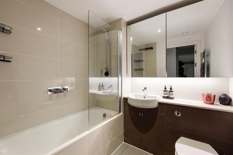 Room Honour Lea Avenue in Greater London