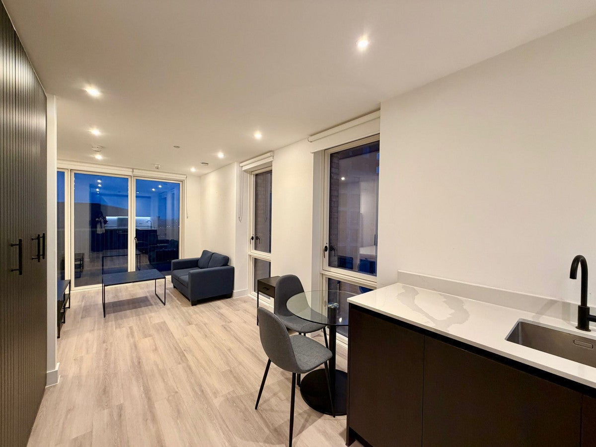 Flat Churchfield Road in Greater London