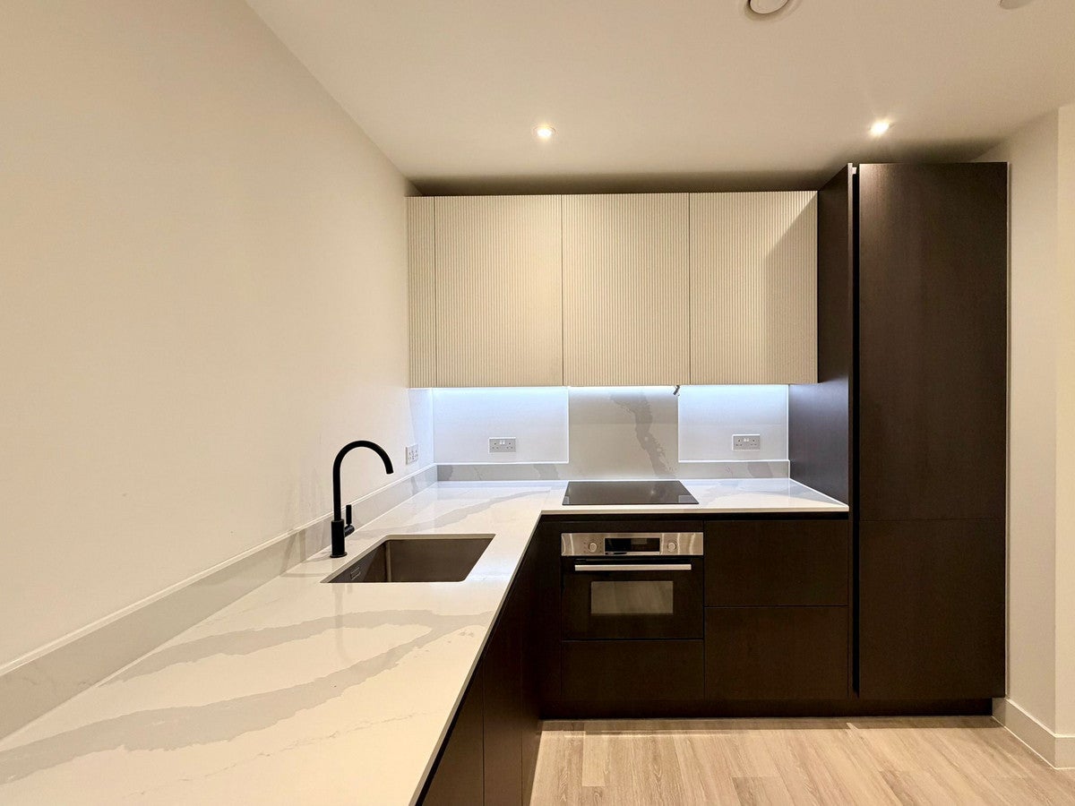 Flat Churchfield Road in Greater London