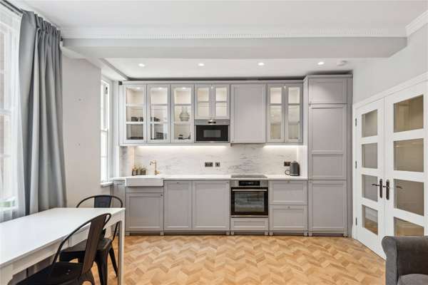Flat Queensway in City of Westminster