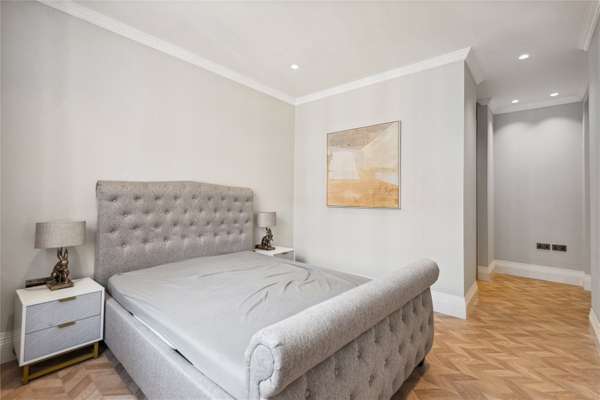 Flat Queensway in City of Westminster