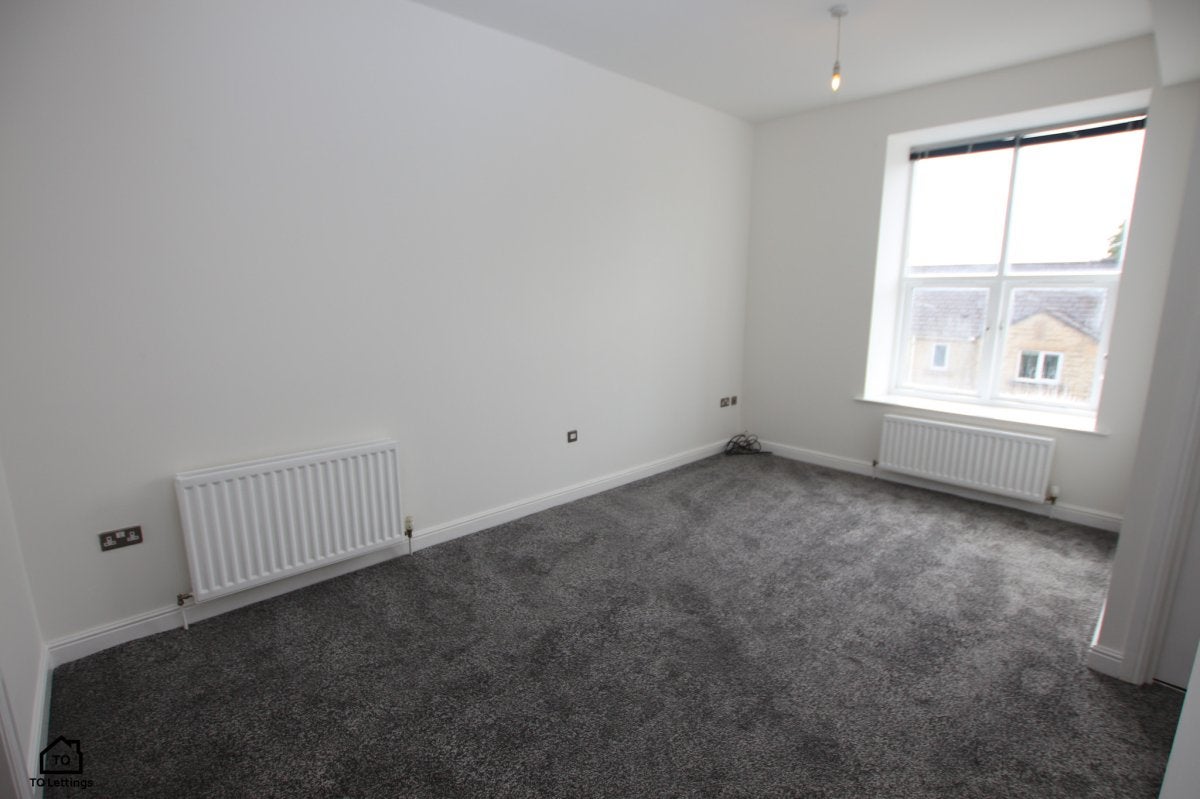 Flat Commercial Road in Kirklees