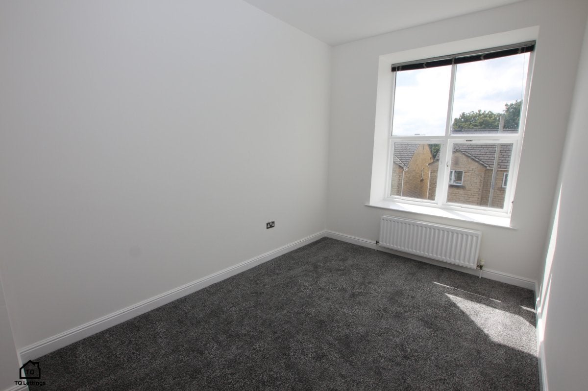 Flat Commercial Road in Kirklees