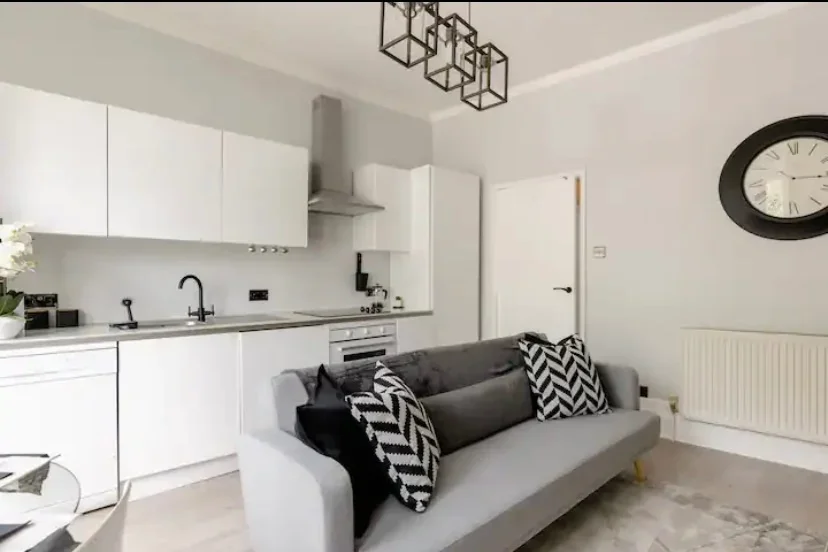 Flat Lymington Road in Greater London