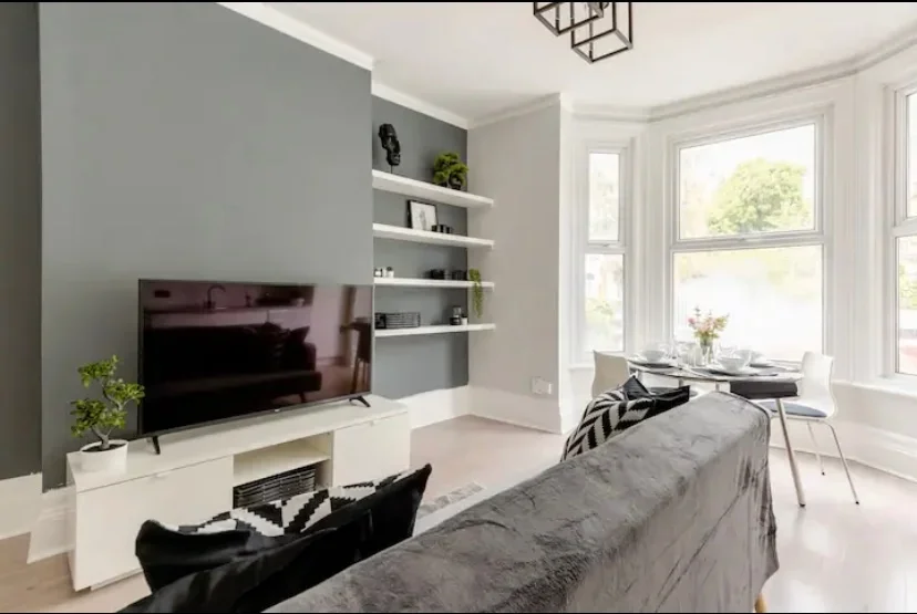 Flat Lymington Road in Greater London