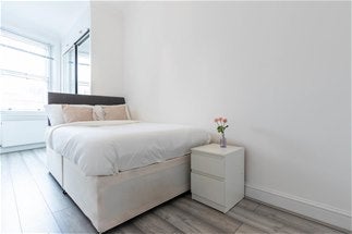 Flat Finchley Road in Greater London
