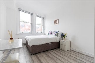 Flat Finchley Road in Greater London