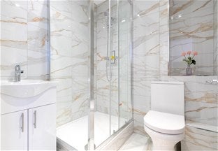 Flat Finchley Road in Greater London