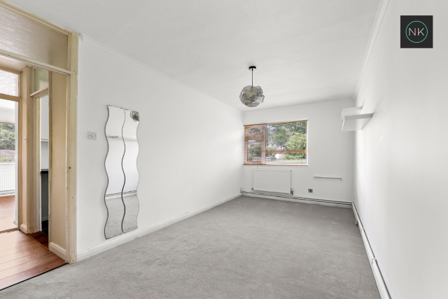 Flat Deepdene Close in Greater London