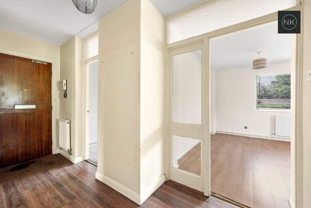 Flat Deepdene Close in Greater London