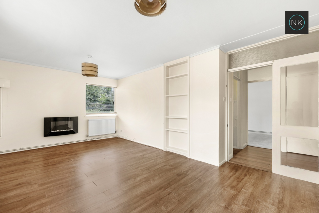 Flat Deepdene Close in Greater London