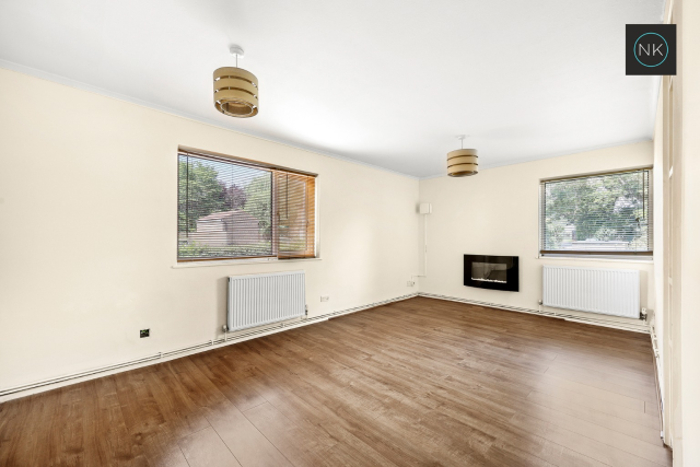 Flat Deepdene Close in Greater London