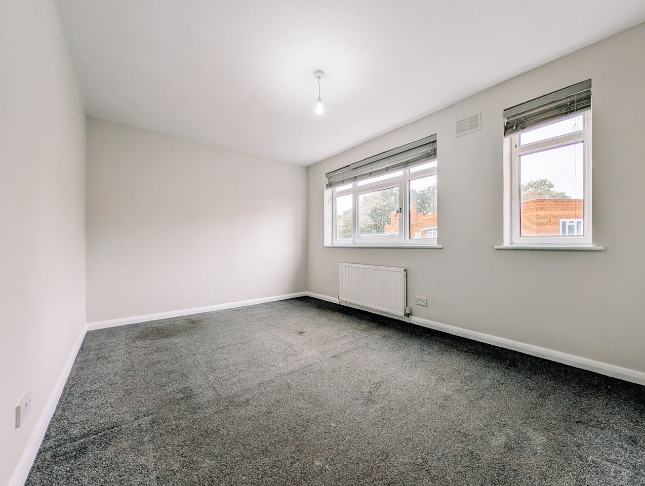 Flat Melbourne Court in Greater London