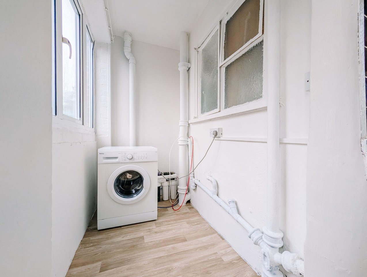 Flat Melbourne Court in Greater London