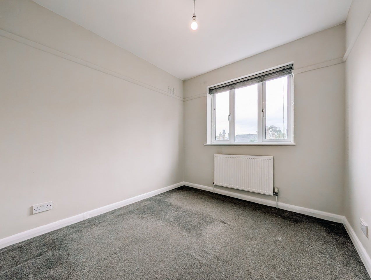 Flat Melbourne Court in Greater London